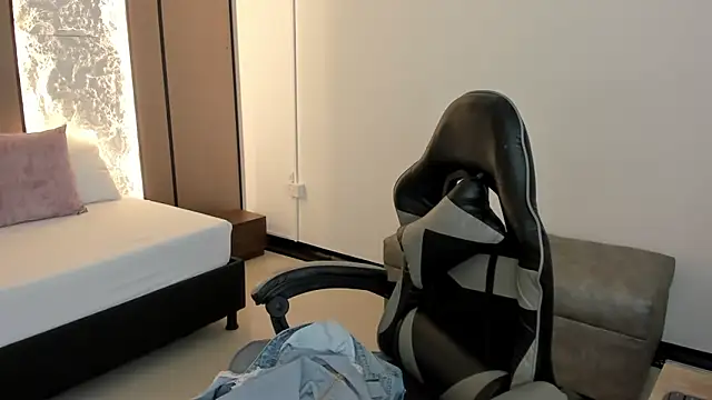 ariadna boneville online show from 02/28/26, 02:44