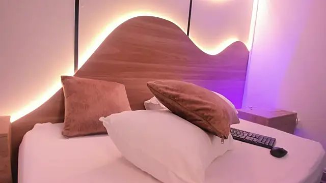 ariadna boneville online show from 04/10/26, 02:40