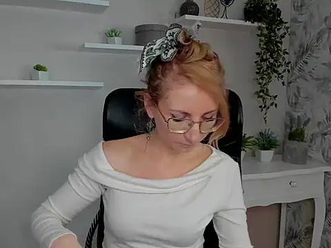 CinderellaMoon online show from 02/20/26, 06:26