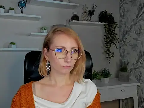 CinderellaMoon online show from 02/19/26, 06:21