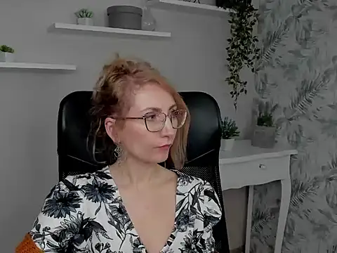 CinderellaMoon online show from 02/18/26, 06:44