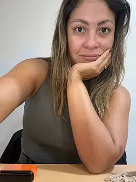 Snapshot of leona-david chatting on 04/14/26, 12:21 leona-david online show from 04/14/26, 12:21