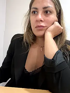 Snapshot of leona-david chatting on 06/02/26, 03:34 leona-david online show from 06/02/26, 03:34