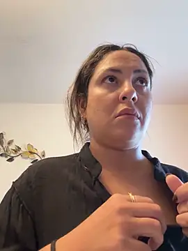 Snapshot of leona-david chatting on 04/07/26, 07:37 leona-david online show from 04/07/26, 07:37