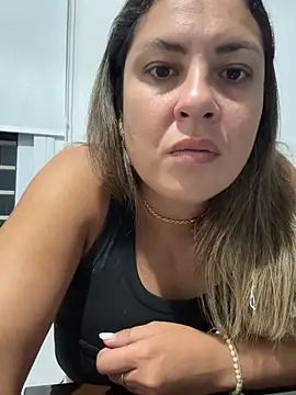 Snapshot of leona-david chatting on 04/05/26, 01:01 leona-david online show from 04/05/26, 01:01