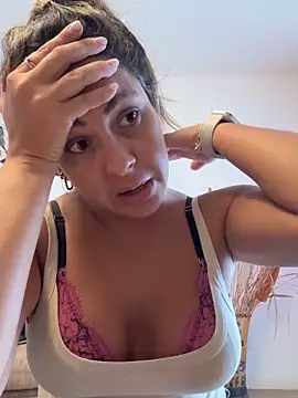 Snapshot of leona-david chatting on 04/01/26, 06:27 leona-david online show from 04/01/26, 06:27