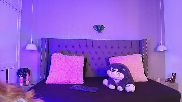 angelina honey  online show from 04/18/26, 04:04