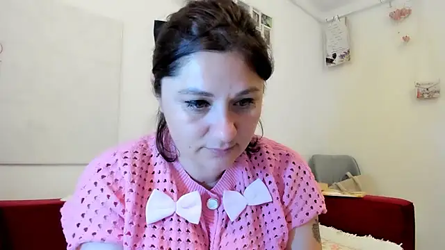 Snapshot of EVELYNA88 chatting on 06/11/26, 04:26 EVELYNA88 online show from 06/11/26, 04:26