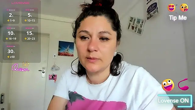 Snapshot of EVELYNA88 chatting on 07/15/26, 11:17 EVELYNA88 online show from 07/15/26, 11:17