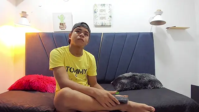 Snapshot of kleiver_cum18 chatting on 02/28/26, 01:44 kleiver cum18 online show from 02/28/26, 01:44