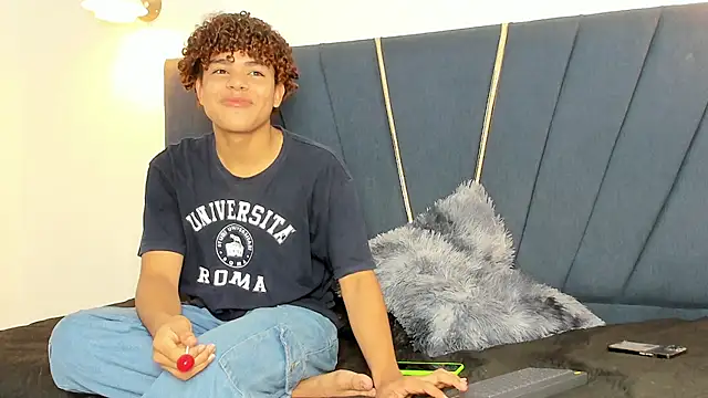 Snapshot of kleiver_cum18 chatting on 02/17/26, 01:08 kleiver cum18 online show from 02/17/26, 01:08