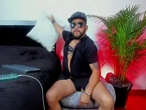 Snapshot of King_bear_25 chatting on 03/02/26, 03:40 King bear 25 online show from 03/02/26, 03:40