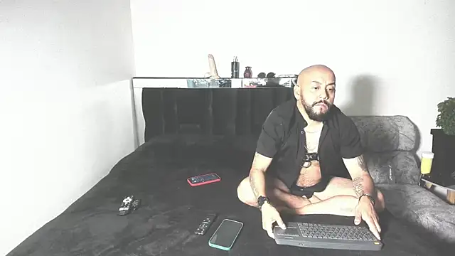 Snapshot of King_bear_25 chatting on 02/23/26, 11:33 King bear 25 online show from 02/23/26, 11:33