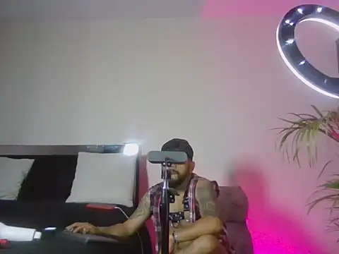 Snapshot of King_bear_25 chatting on 02/28/26, 10:59 King bear 25 online show from 02/28/26, 10:59