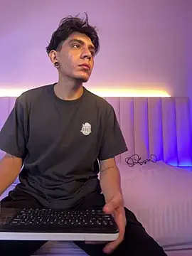 abrilandjulian online show from 05/15/26, 12:25