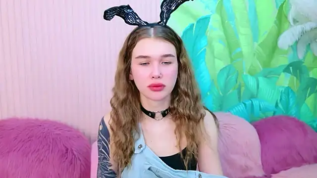 Snapshot of Hana_Watt chatting on 03/31/26, 03:47 Hana Watt online show from 03/31/26, 03:47