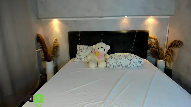 Emily Lews online show from 02/28/26, 01:05