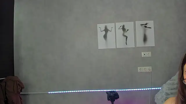 Emily Lews online show from 06/02/26, 08:58