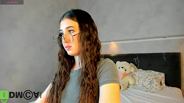 Emily Lews online show from 03/05/26, 01:13