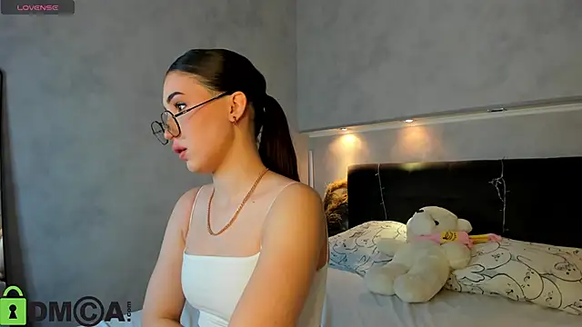 Emily Lews online show from 03/06/26, 01:00