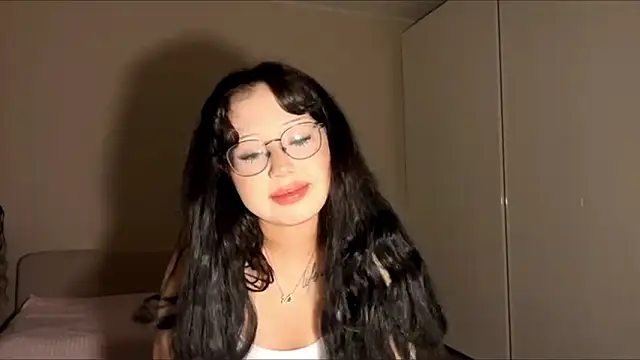 Snapshot of KateGlowee chatting on 02/21/26, 03:03 KateGlowee online show from 02/21/26, 03:03