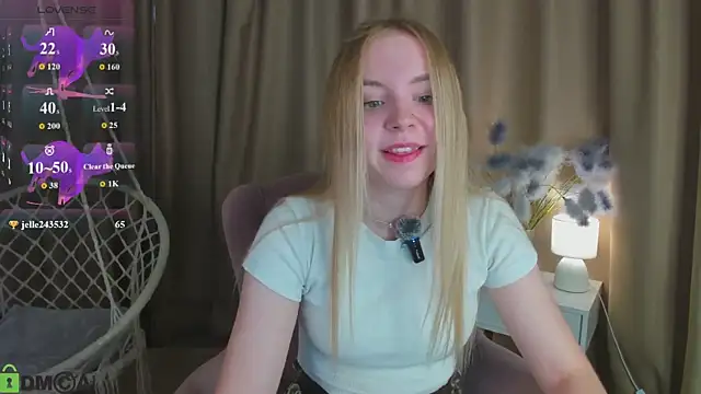 Snapshot of Linda__Bloom chatting on 06/28/26, 12:39 Linda Bloom online show from 06/28/26, 12:39