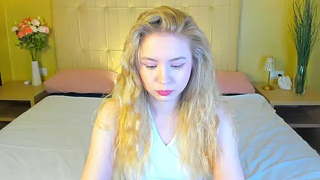Snapshot of Linda__Bloom chatting on 05/09/26, 12:58 Linda Bloom online show from 05/09/26, 12:58