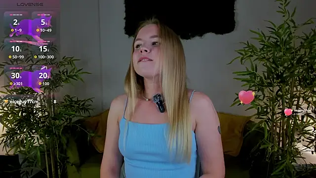 Snapshot of Linda__Bloom chatting on 07/20/26, 12:18 Linda Bloom online show from 07/20/26, 12:18