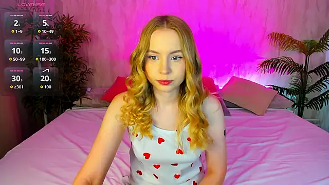 Snapshot of Linda__Bloom chatting on 05/15/26, 12:52 Linda Bloom online show from 05/15/26, 12:52