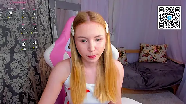 Snapshot of Linda__Bloom chatting on 05/07/26, 01:10 Linda Bloom online show from 05/07/26, 01:10