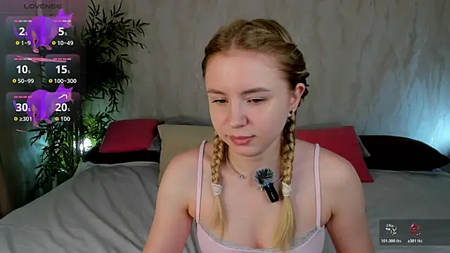 Snapshot of Linda__Bloom chatting on 07/02/26, 12:44 Linda Bloom online show from 07/02/26, 12:44