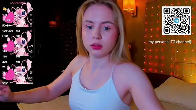 Snapshot of Linda__Bloom chatting on 04/17/26, 02:58 Linda Bloom online show from 04/17/26, 02:58