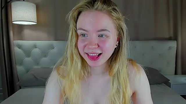 Snapshot of Linda__Bloom chatting on 06/04/26, 12:48 Linda Bloom online show from 06/04/26, 12:48