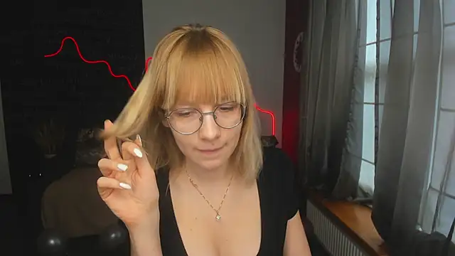 Snapshot of CandicaHoney chatting on 02/25/26, 12:38 CandicaHoney online show from 02/25/26, 12:38