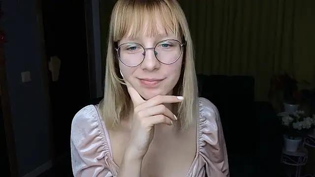 Snapshot of CandicaHoney chatting on 02/16/26, 12:48 CandicaHoney online show from 02/16/26, 12:48