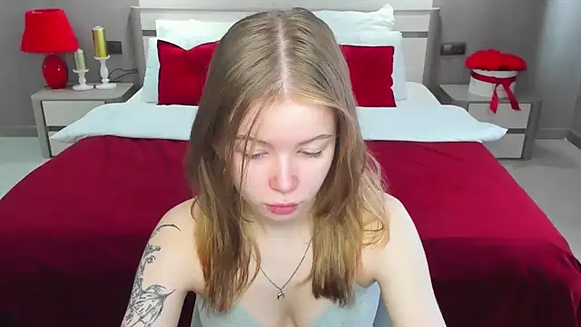 Snapshot of Violetta__Dreams chatting on 05/26/26, 04:10 Violetta Dreams online show from 05/26/26, 04:10