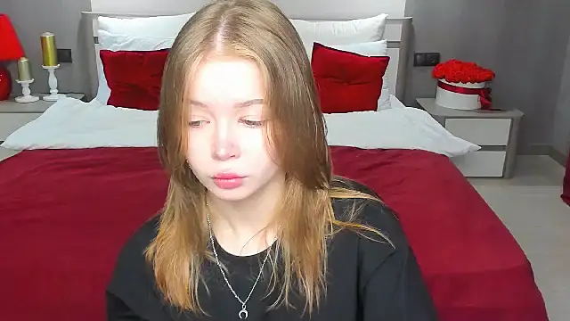 Snapshot of Violetta__Dreams chatting on 05/07/26, 04:17 Violetta Dreams online show from 05/07/26, 04:17