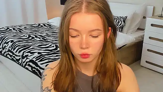 Snapshot of Violetta__Dreams chatting on 05/02/26, 11:15 Violetta Dreams online show from 05/02/26, 11:15