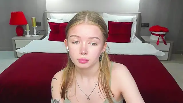 Snapshot of Violetta__Dreams chatting on 05/21/26, 06:16 Violetta Dreams online show from 05/21/26, 06:16