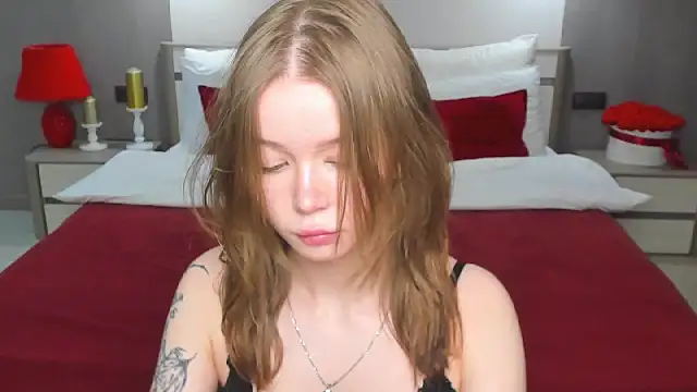 Snapshot of Violetta__Dreams chatting on 04/30/26, 06:15 Violetta Dreams online show from 04/30/26, 06:15