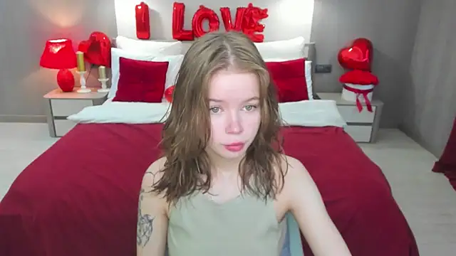 Snapshot of Violetta__Dreams chatting on 02/20/26, 04:42 Violetta Dreams online show from 02/20/26, 04:42