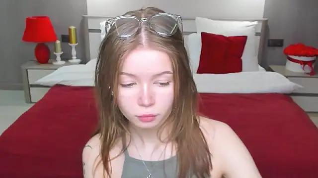 Snapshot of Violetta__Dreams chatting on 04/25/26, 11:24 Violetta Dreams online show from 04/25/26, 11:24