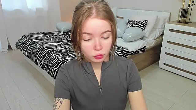 Snapshot of Violetta__Dreams chatting on 02/23/26, 11:44 Violetta Dreams online show from 02/23/26, 11:44