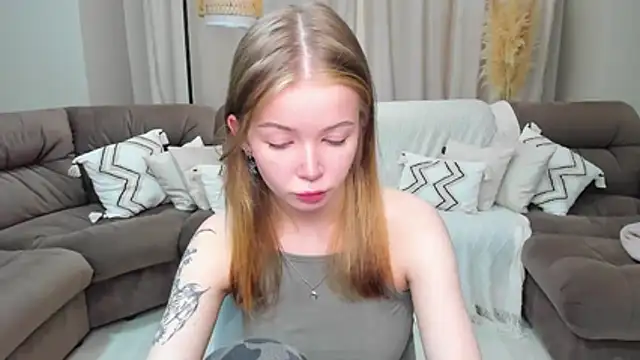 Snapshot of Violetta__Dreams chatting on 05/25/26, 04:56 Violetta Dreams online show from 05/25/26, 04:56