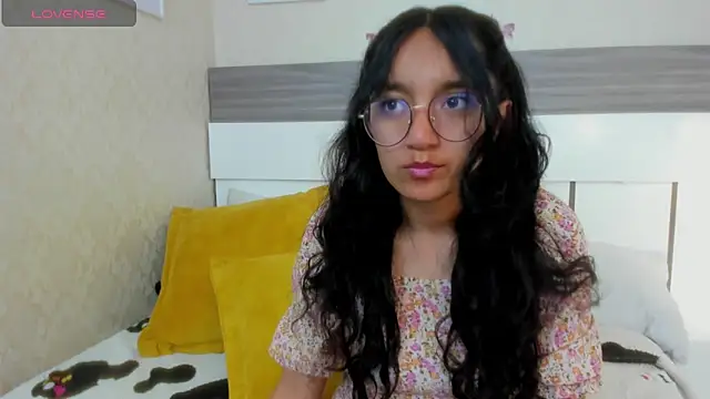 Snapshot of Emilyblussh chatting on 02/23/26, 06:19 Emilyblussh online show from 02/23/26, 06:19