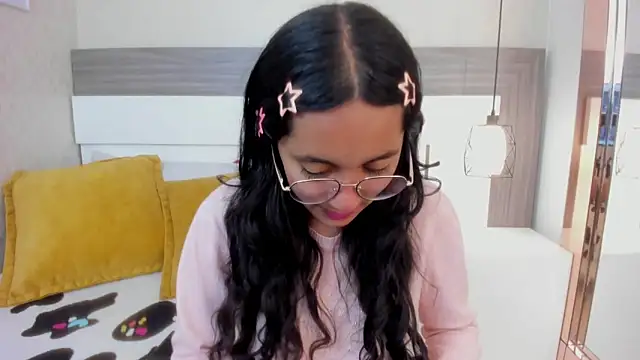 Snapshot of Emilyblussh chatting on 02/27/26, 06:52 Emilyblussh online show from 02/27/26, 06:52