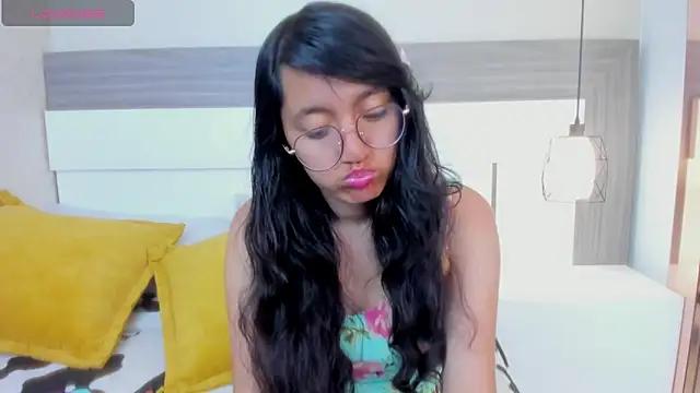 Snapshot of Emilyblussh chatting on 02/21/26, 01:13 Emilyblussh online show from 02/21/26, 01:13