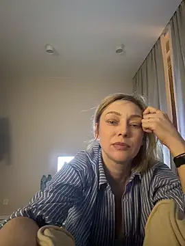 Snapshot of CarmenBlues_ chatting on 02/21/26, 08:22 CarmenBlues online show from 02/21/26, 08:22