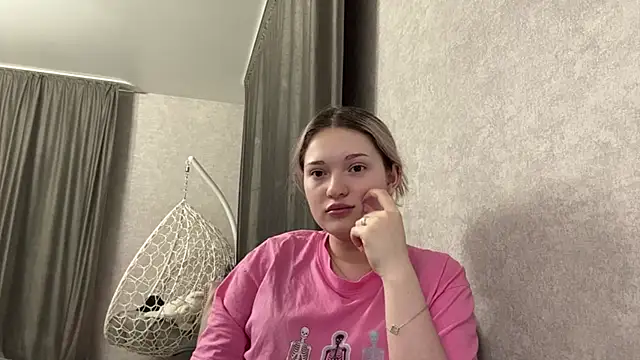 Snapshot of chatting on 02/25/26, 02:06 online show from 02/25/26, 02:06