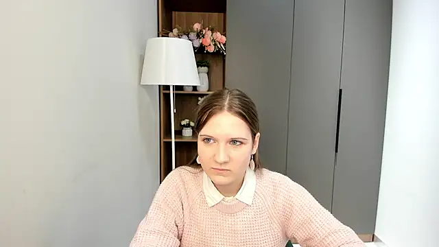 KourtneyRevira online show from 02/18/26, 08:00